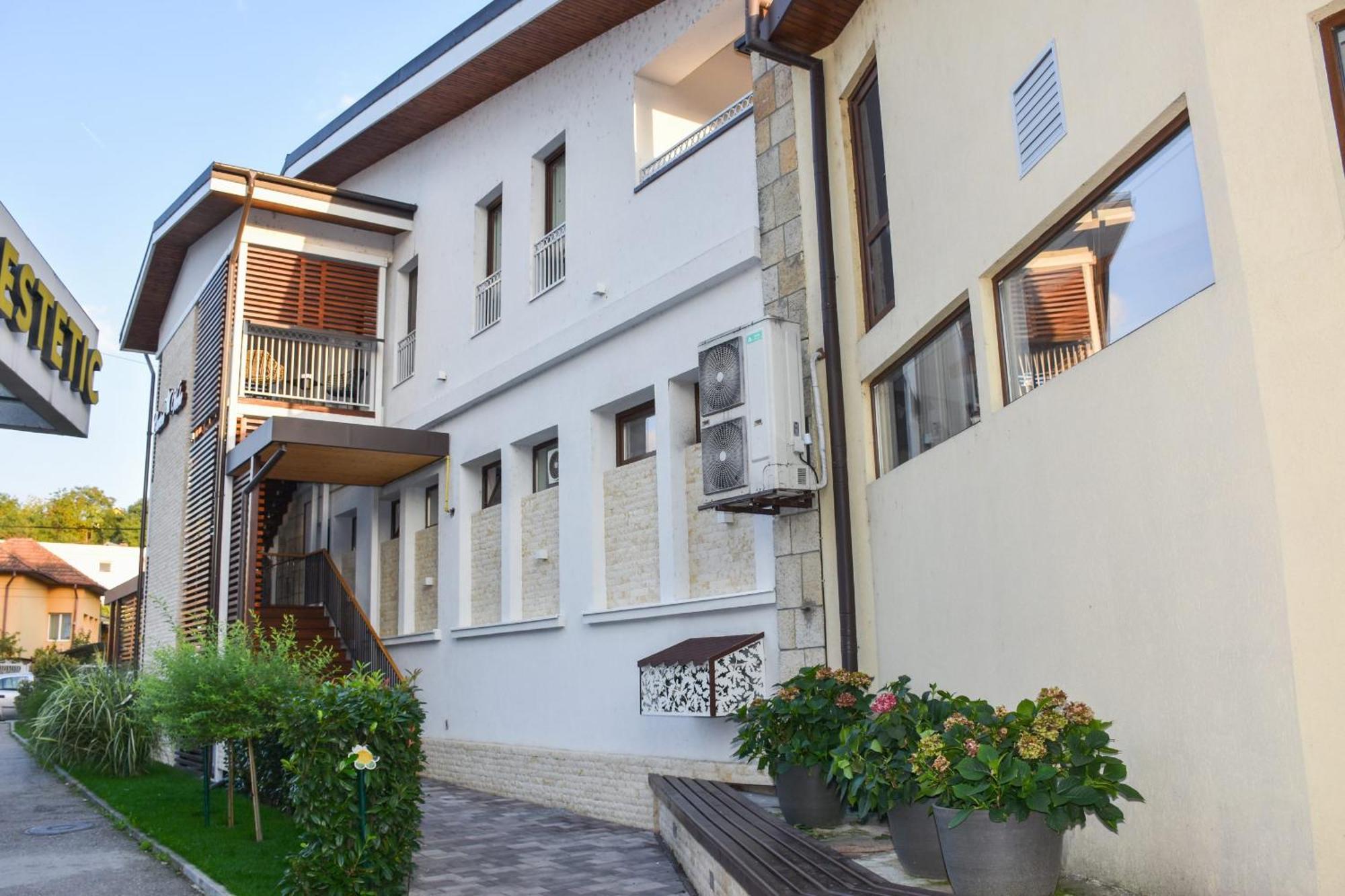 Hotel Curtea Veche Curtea de Argeş 外观 照片