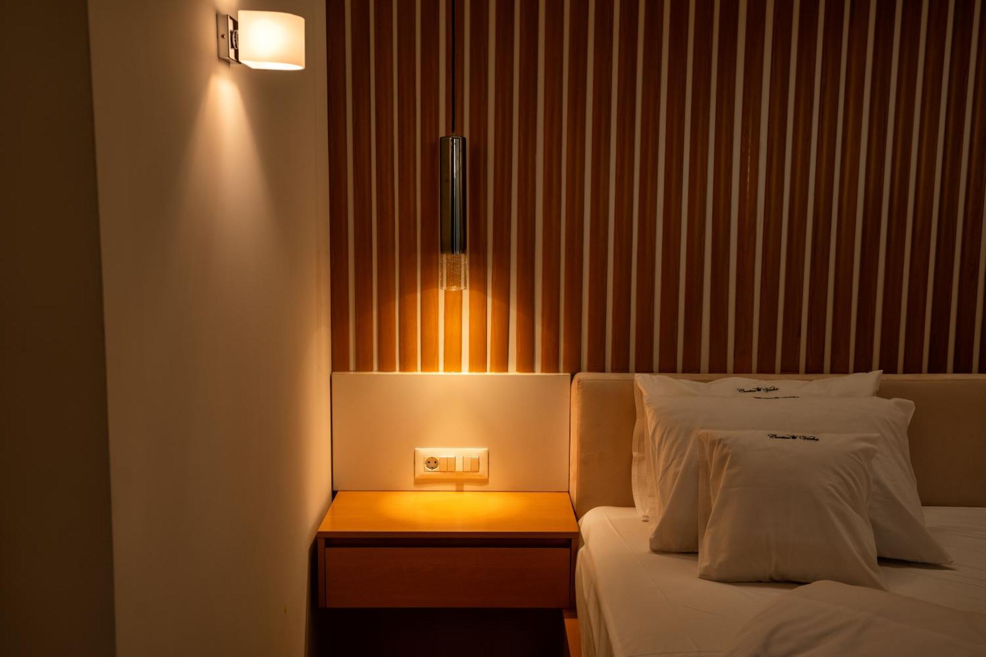 Hotel Curtea Veche Curtea de Argeş 外观 照片