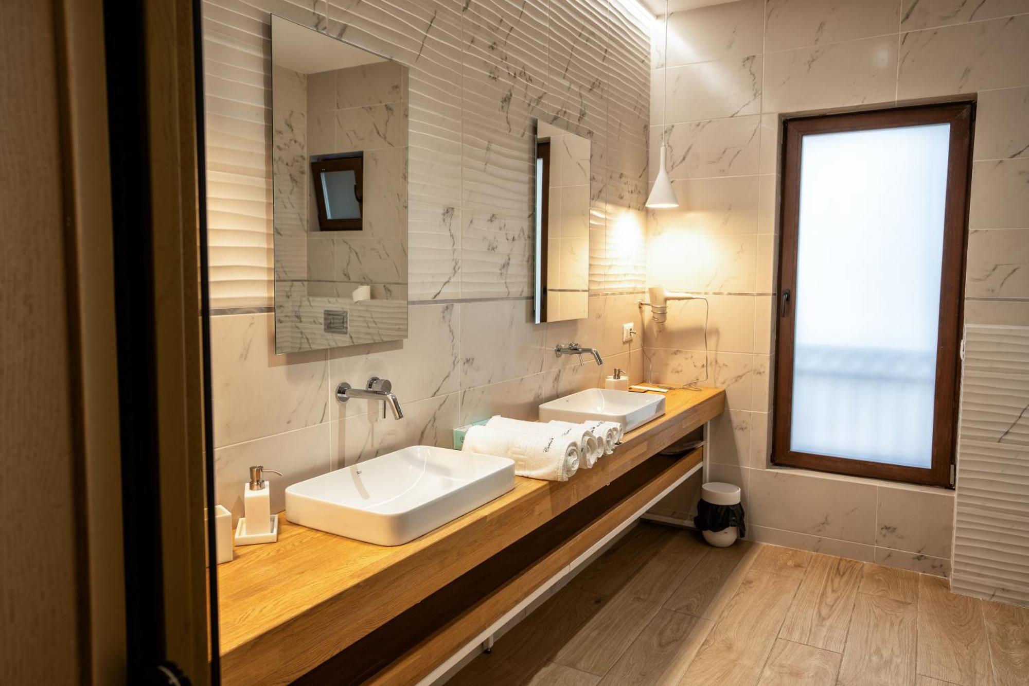Hotel Curtea Veche Curtea de Argeş 外观 照片