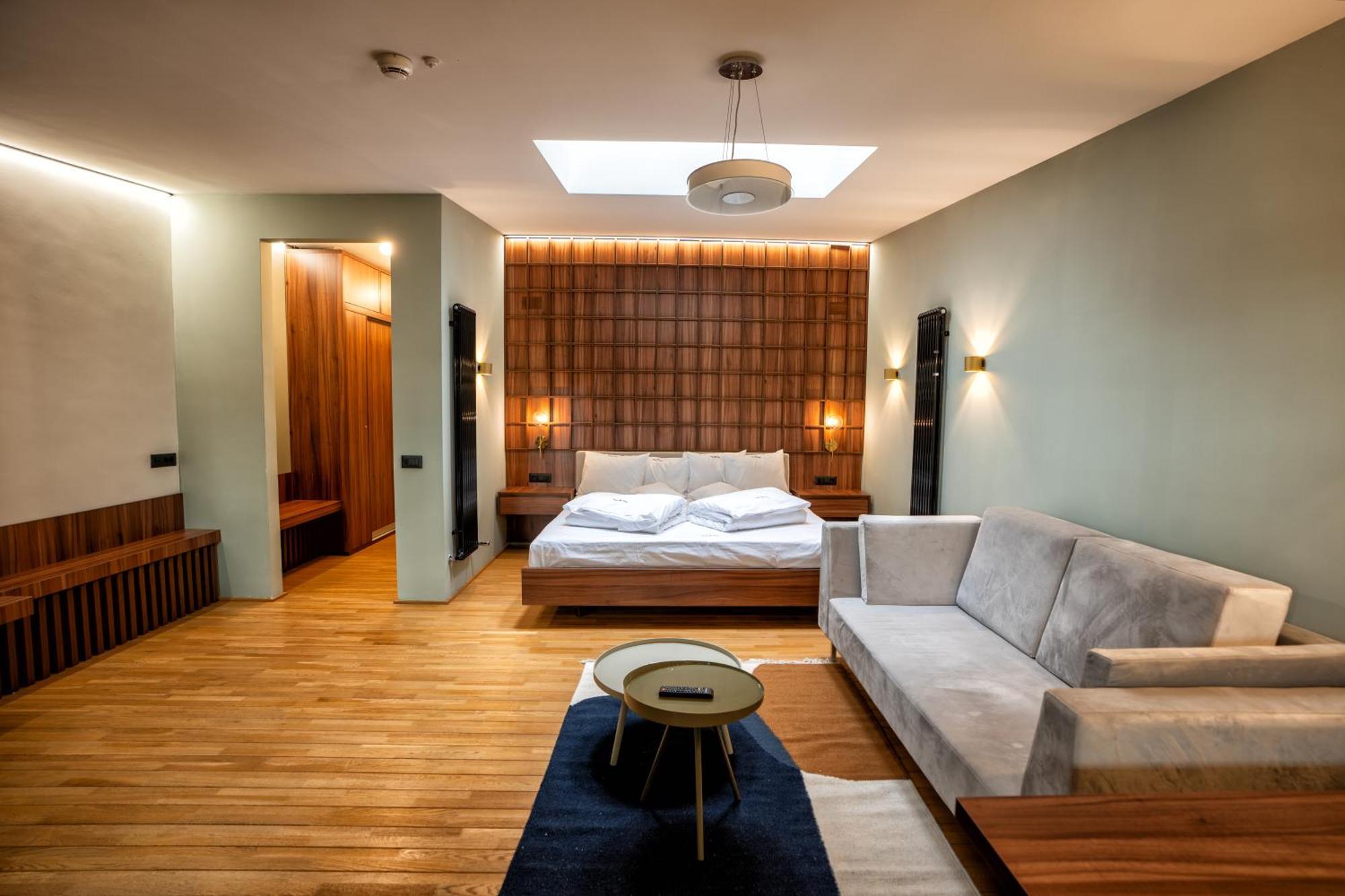 Hotel Curtea Veche Curtea de Argeş 外观 照片