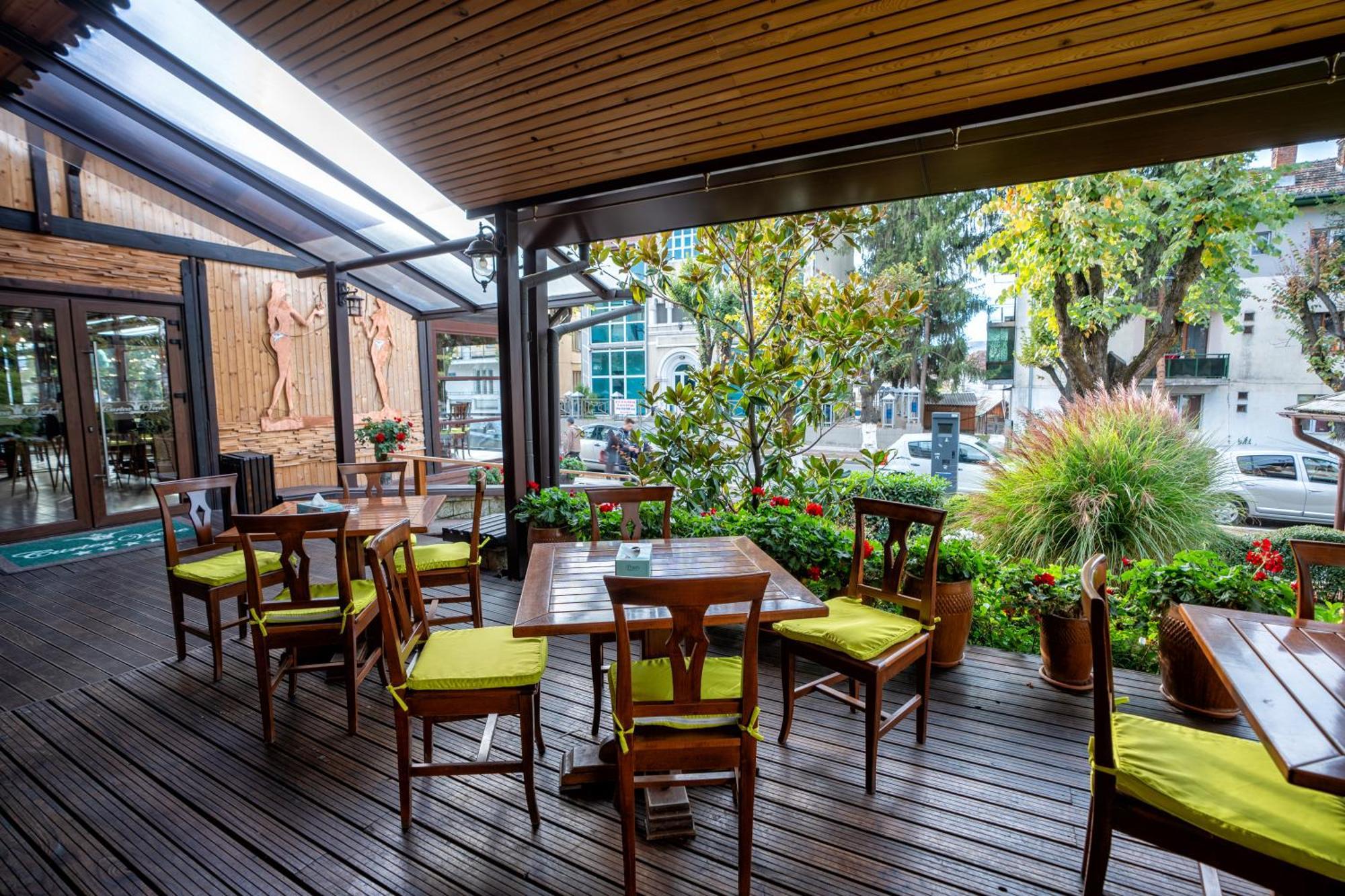 Hotel Curtea Veche Curtea de Argeş 外观 照片